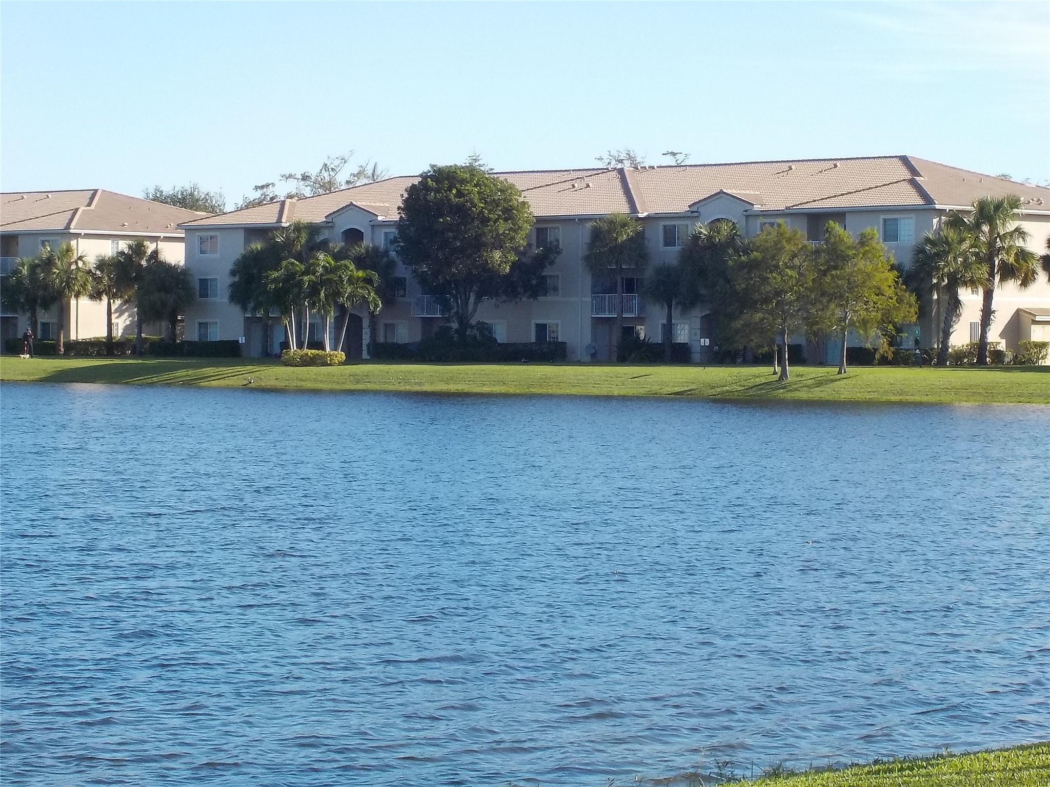 CHARMING 2/2 UNIT 1246 SQUARE FEET OF LIVING SPACE, VERY PRIVET AND QUIET STREETLAKESIDE LOCATION WITH STUNING LAKE VIEW. LAMINATE FLOOR, MASTER BEDROOM WITH OVERLOOKING LAKE. GATED COMUNITY WITH POOL, PLAYGROUND, GYM AND TENIS COURT. JUST FEW MILES FROM PROMENADE MALL.