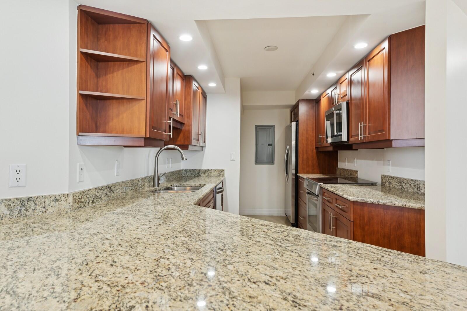 TIARA CONDO - Residential