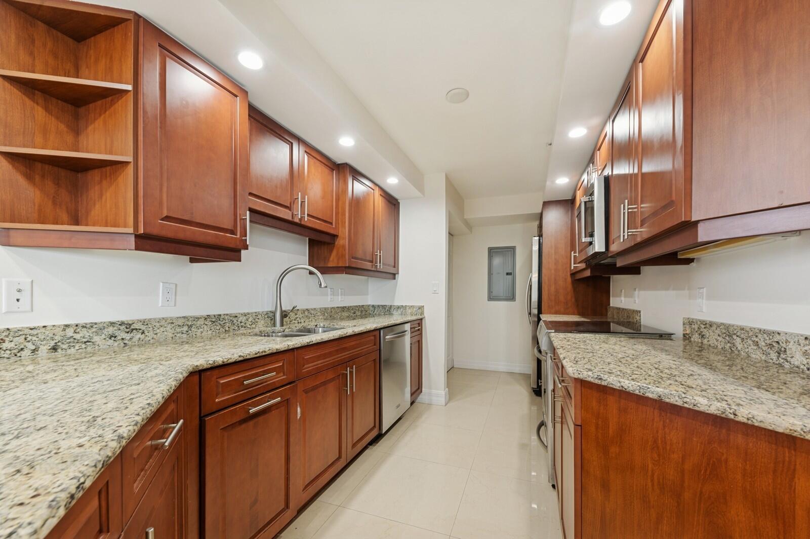 TIARA CONDO - Residential