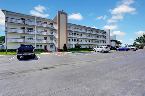 Condominium in Boca Raton FL 3017 Cornwall A 17.jpg