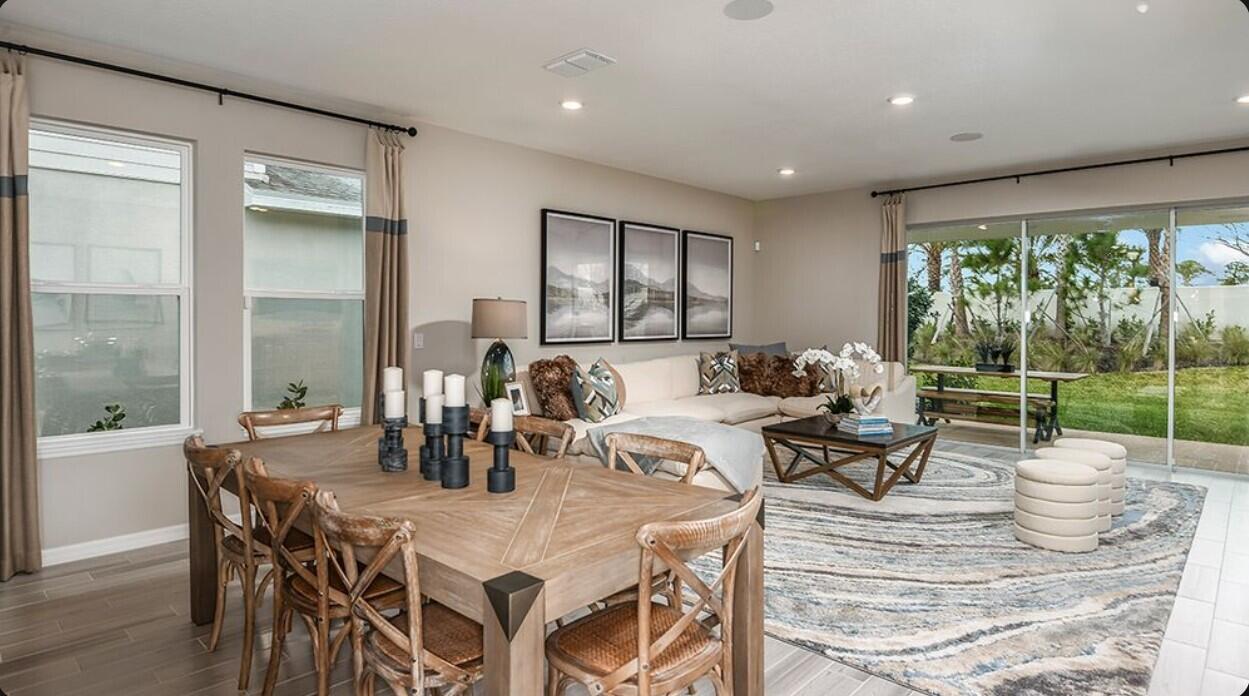 592 SE Ranch Oak Circle