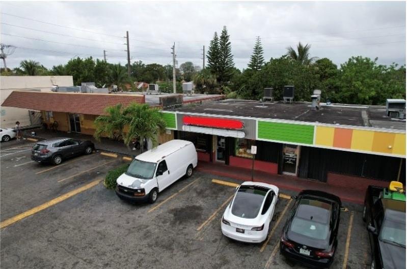 Restaurant Space for Rent – Prime Corner Location! Corner of MLK Boulevard & NW 19th Street 1,450 SF $35/SF An incredible opportunity to lease a fully operational bakery/restaurant space in a high-traffic and visibility. Situated in a vibrant commercial zone and surrounded by dense residential neighborhoods, this space has been serving the community for over 16 years. Turnkey Option – Rent w or w/o existing bakery and restaurant equipment. – The current commercial name is not for sale. Perfect for a New Concept – Renovate it and make it your own Ideal for: Bakery, Café, Deli, Quick-Service Restaurant, or Ghost Kitchen, Consistent foot and vehicle traffic Easy access and street visibility
This is your chance to take over a well-located, legacy restaurant space and make it your own!