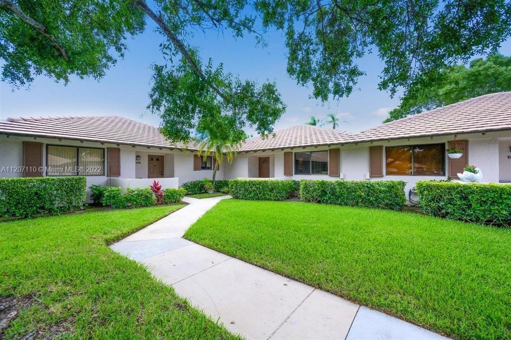 Photo of 106 Club Drive, Palm Beach Gardens, FL 33418 (MLS # R11022608)