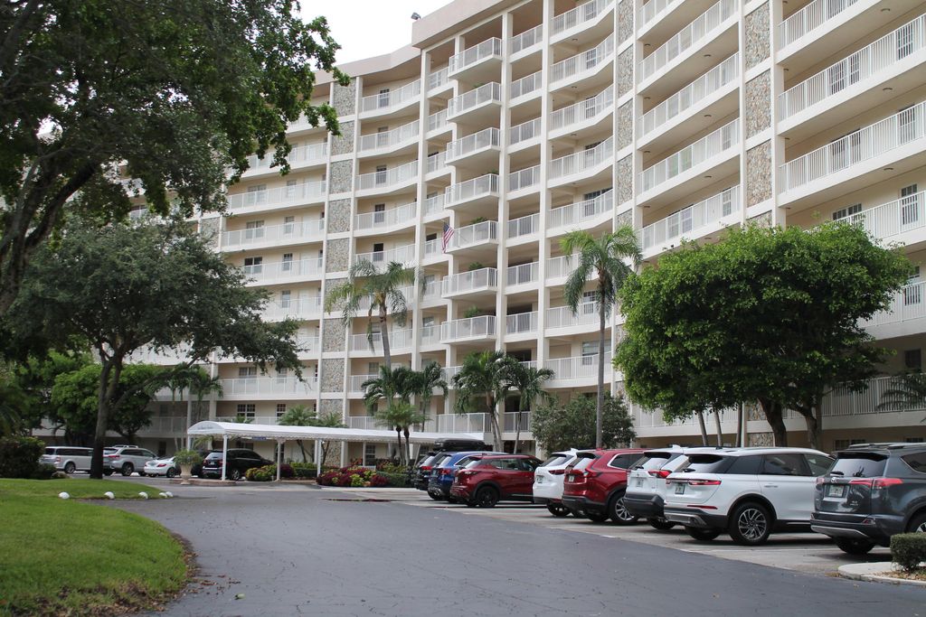 Photo of 3507 Oaks Way #603, Pompano Beach, FL 33069 (MLS # R11014417)