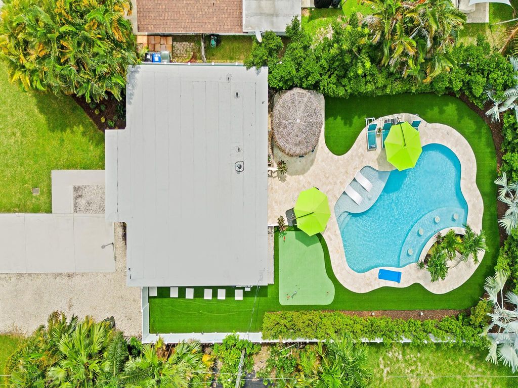 Photo of 810 NE 14th Court, Fort Lauderdale, FL 33304 (MLS # F10535826)