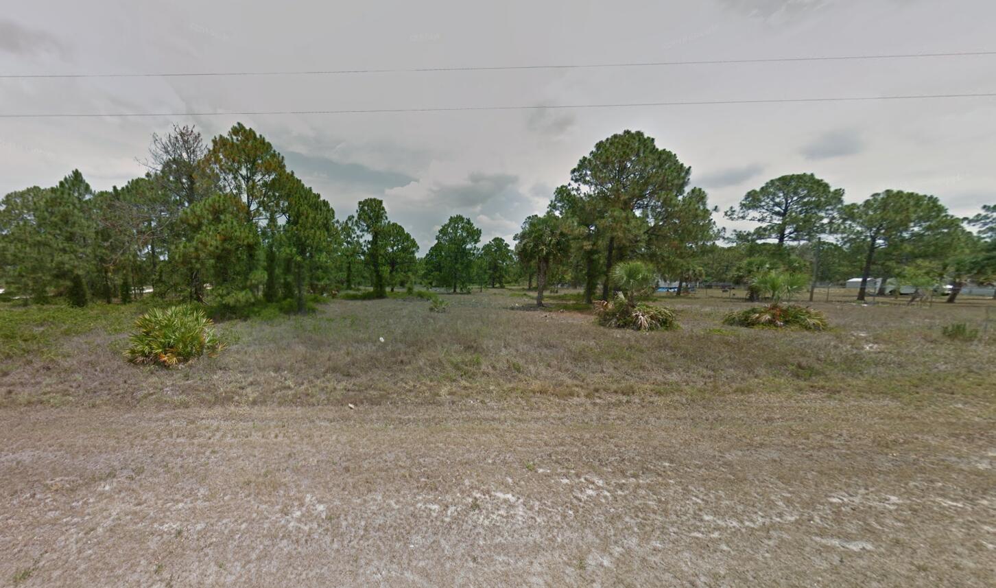 1.25 acre corner lot in the residential/farm & equestrian community of Montura Ranches, located just minutes West of Lake Okeechobee. There is easy access to US 27. Montura Ranches is a great community with a Club House, community pool and children's play area in the peaceful City of Clewiston!