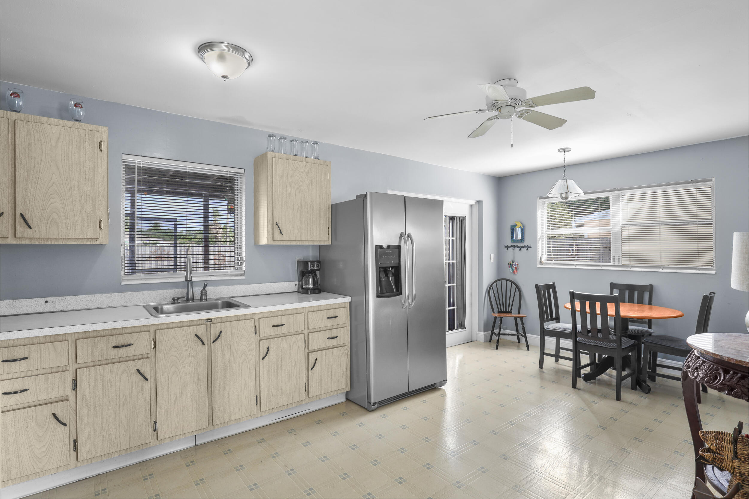 PALM BEACH SQUARE UNIT 5 - Residential Lease