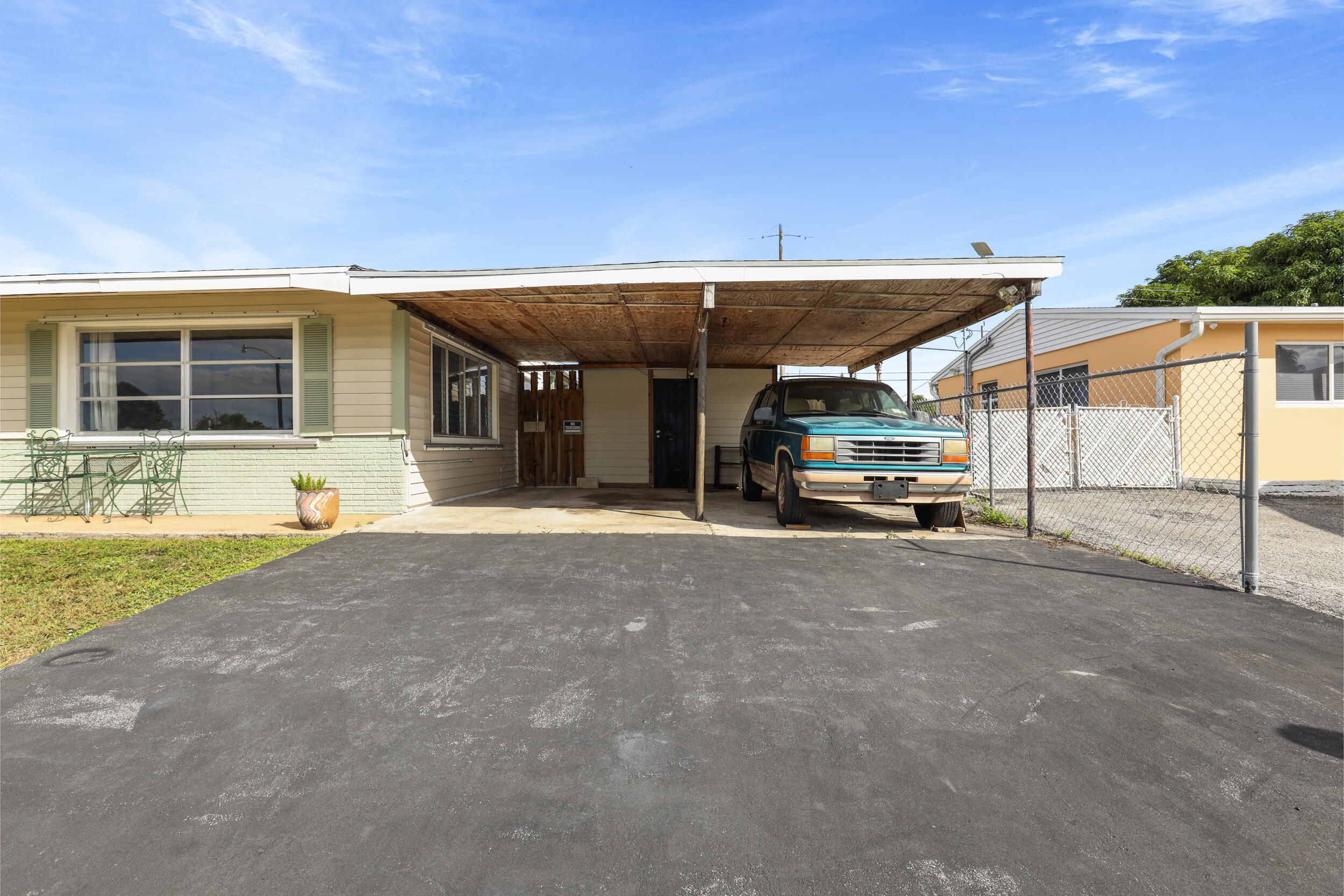 PALM BEACH SQUARE UNIT 5 - Residential Lease