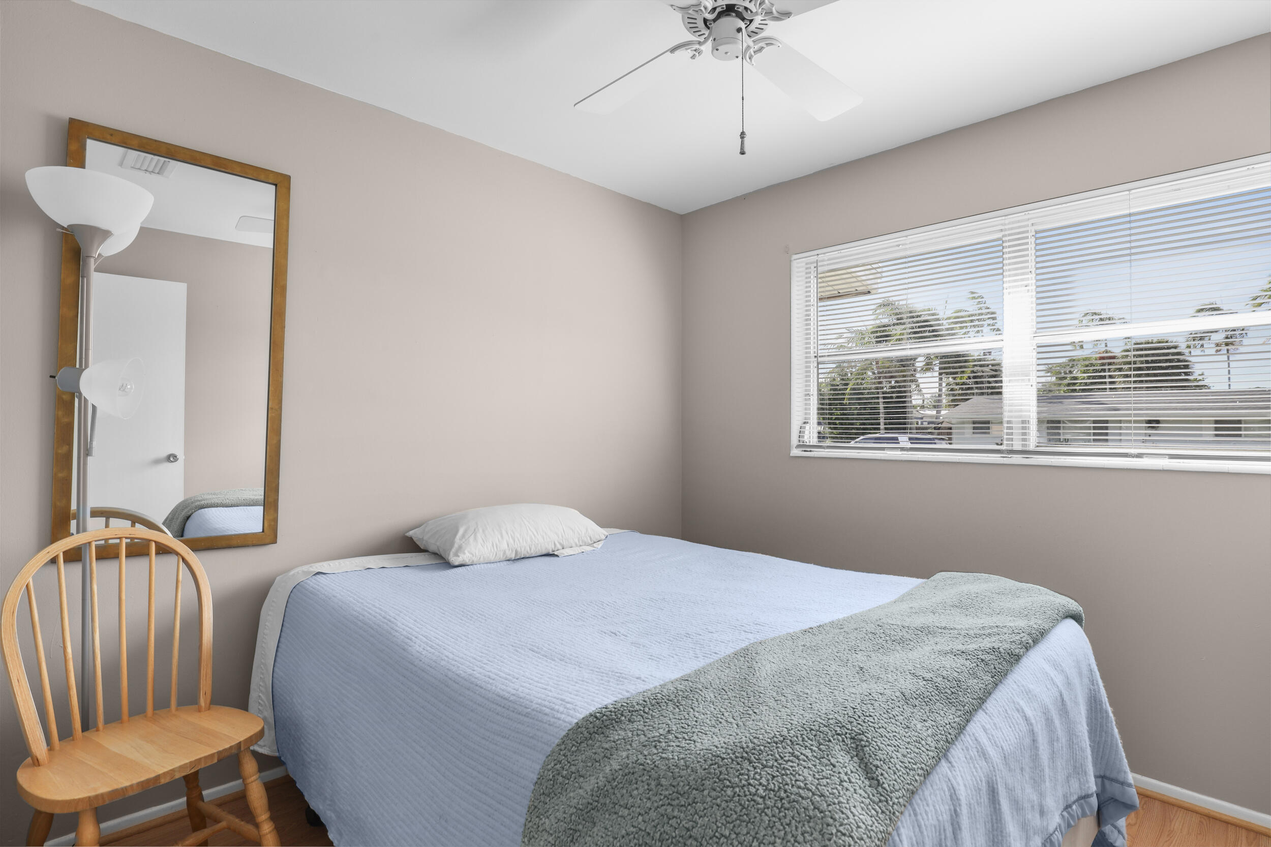 PALM BEACH SQUARE UNIT 5 - Residential Lease