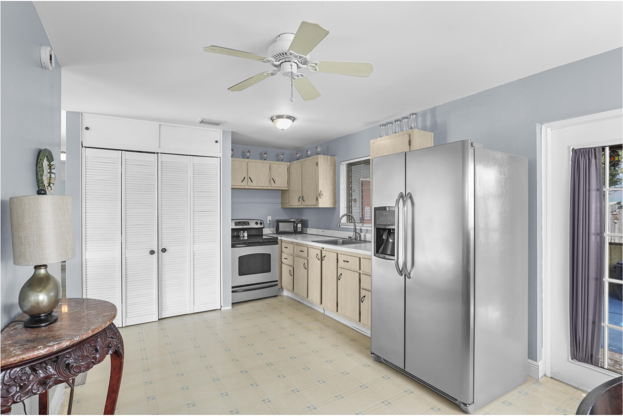 PALM BEACH SQUARE UNIT 5 - Residential Lease