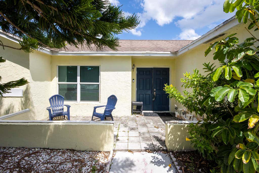 Photo of 35 CEDAR Circle, Boynton Beach, FL 33436 (MLS # B26064767)