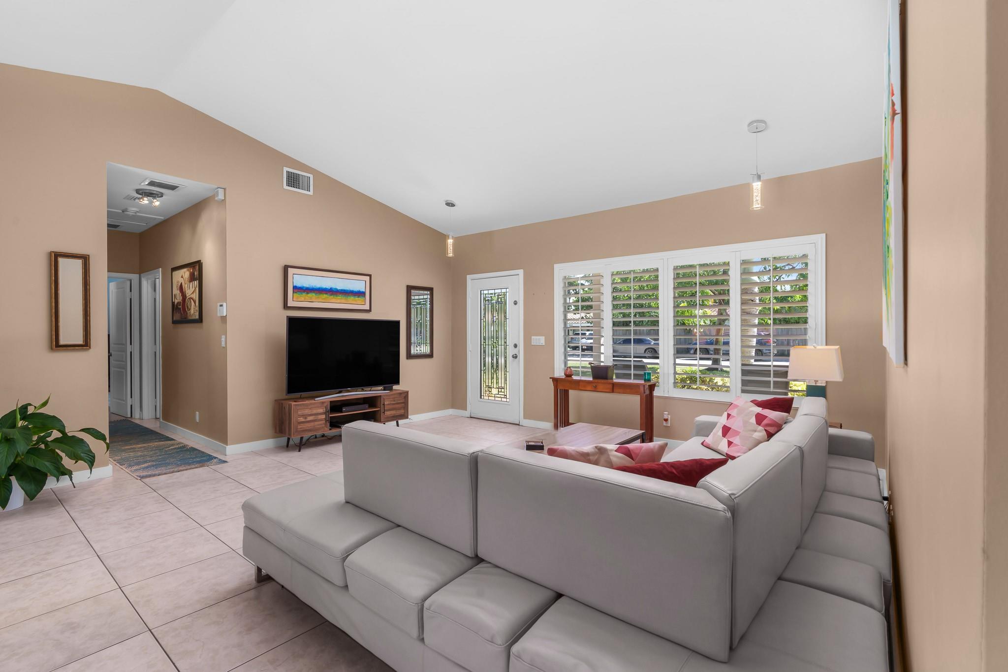 1441 NE 27th St