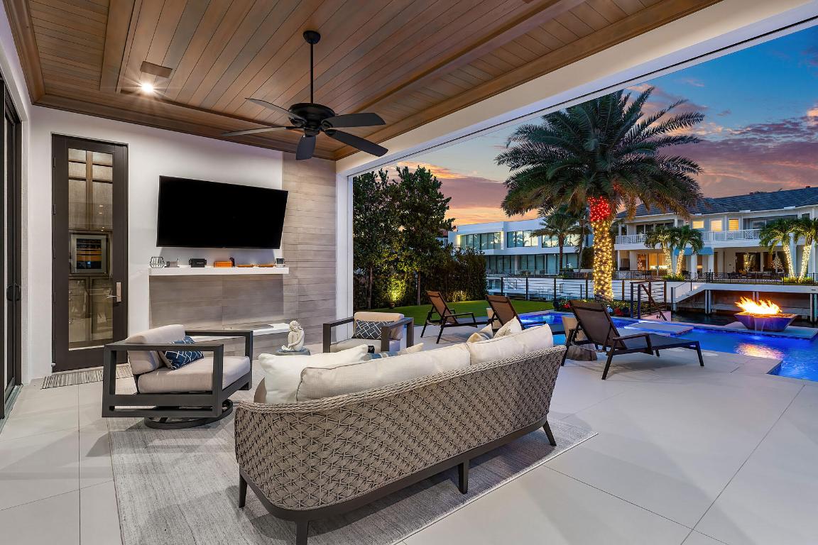 ROYAL PALM YACHT & COUNTRY CLUB - Residential