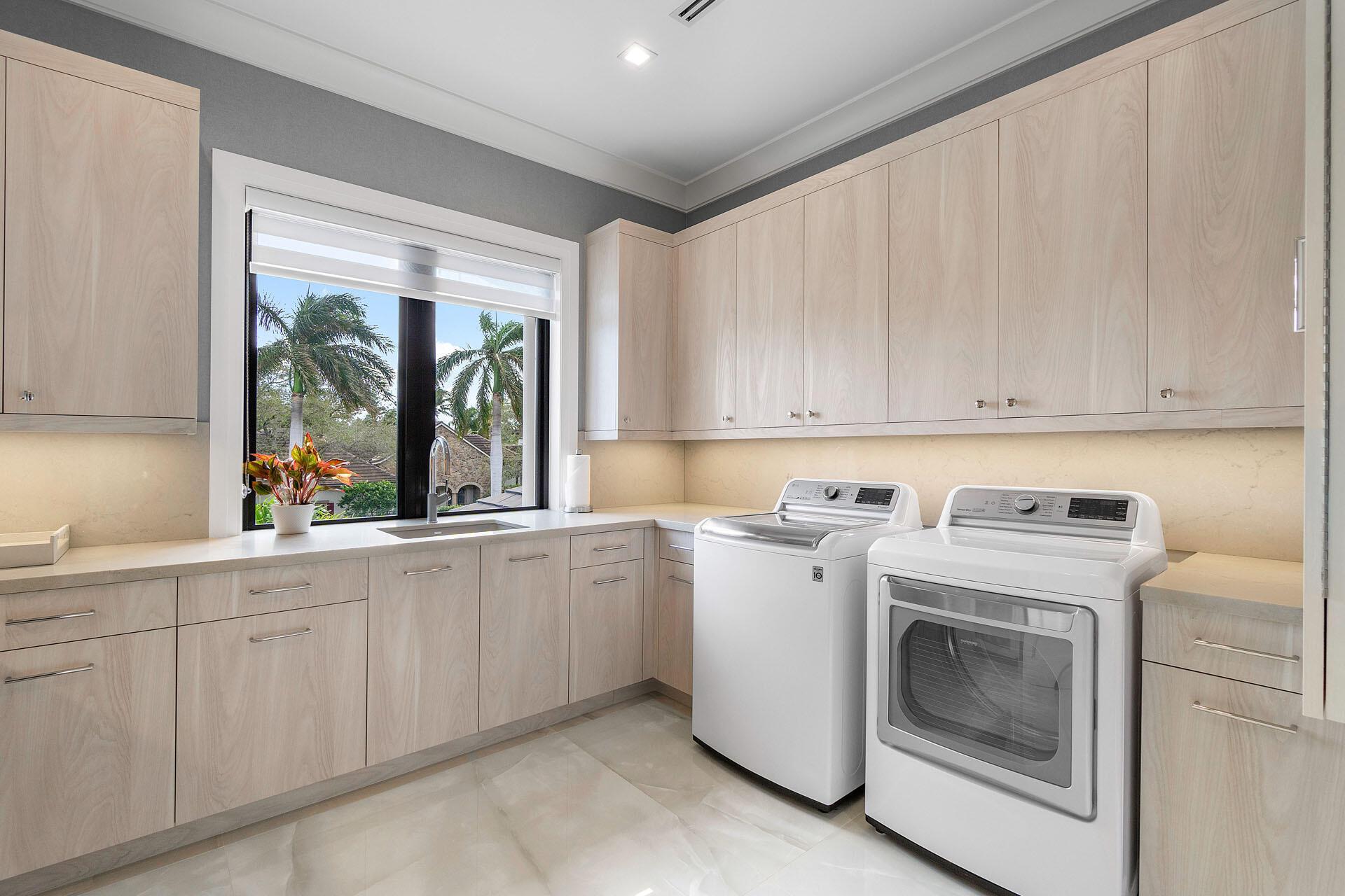 ROYAL PALM YACHT & COUNTR - Residential