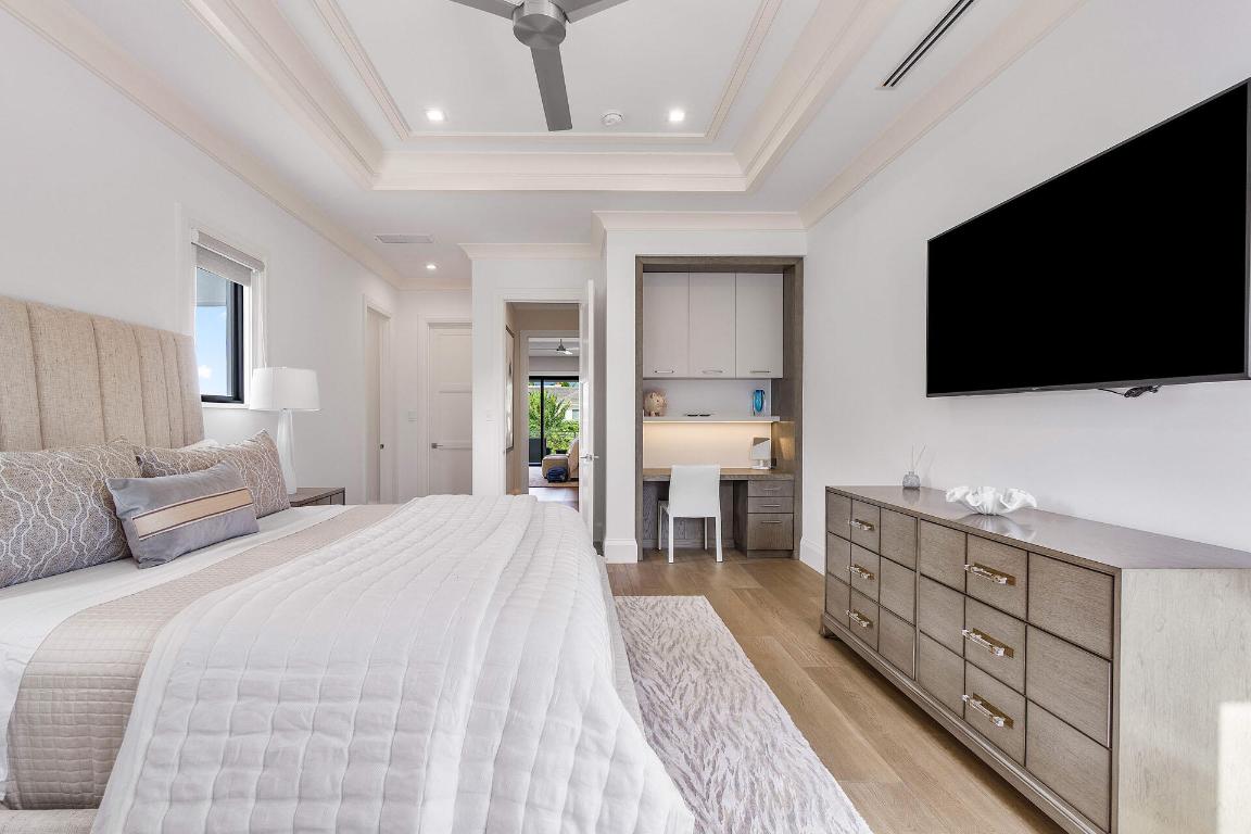 ROYAL PALM YACHT & COUNTRY CLUB - Residential