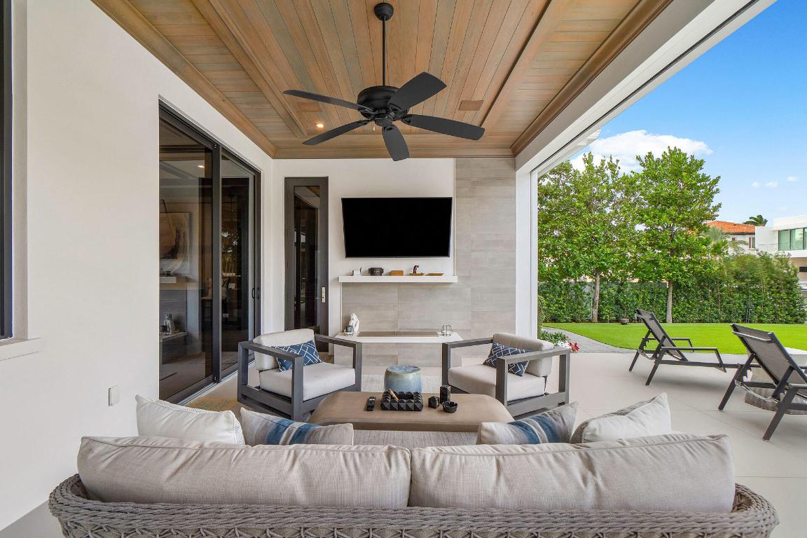 ROYAL PALM YACHT & COUNTRY CLUB - Residential