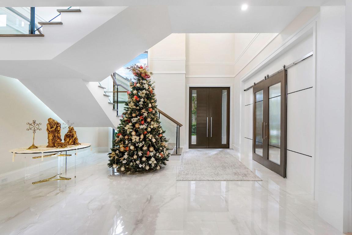 ROYAL PALM YACHT & COUNTRY CLUB - Residential