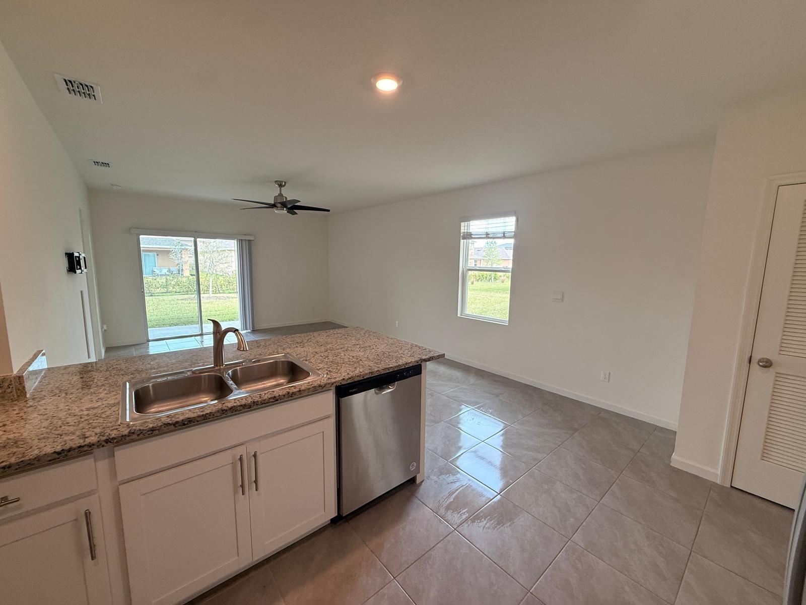 VERANO SOUTH PUD 1 - POD G - PLAT NO. 1 - Residential Lease