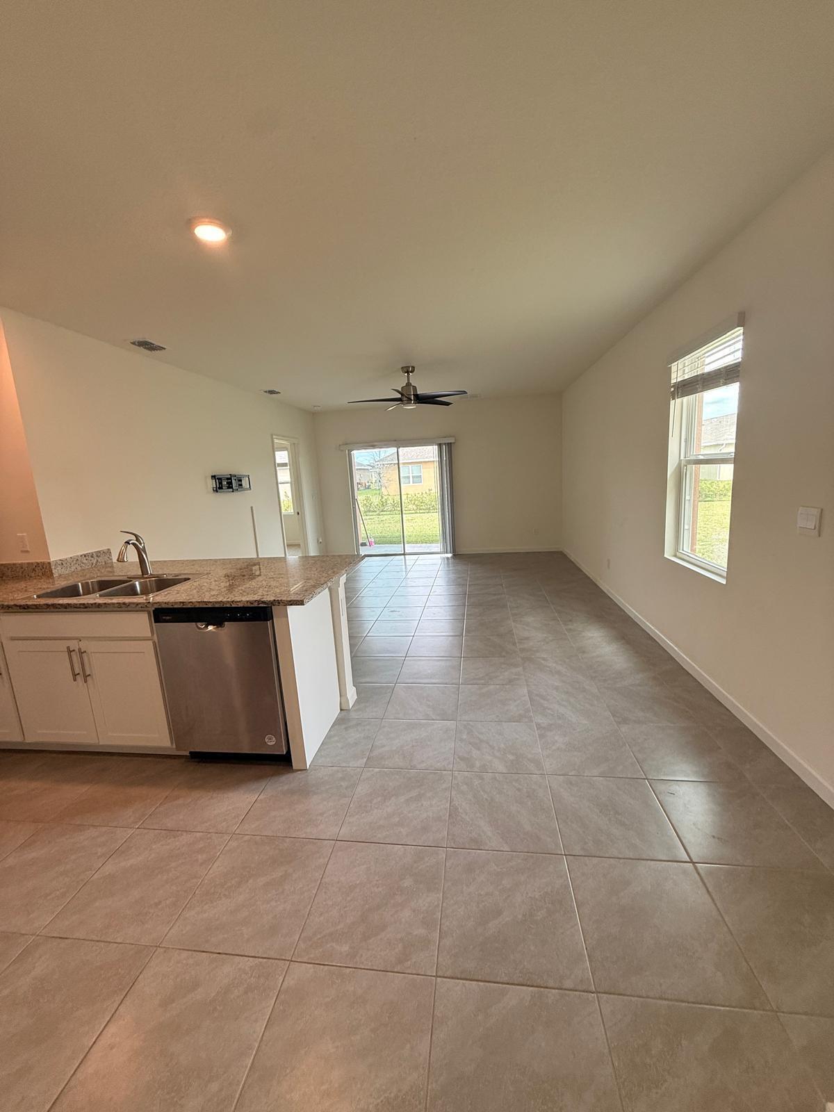 VERANO SOUTH PUD 1 - POD G - PLAT NO. 1 - Residential Lease