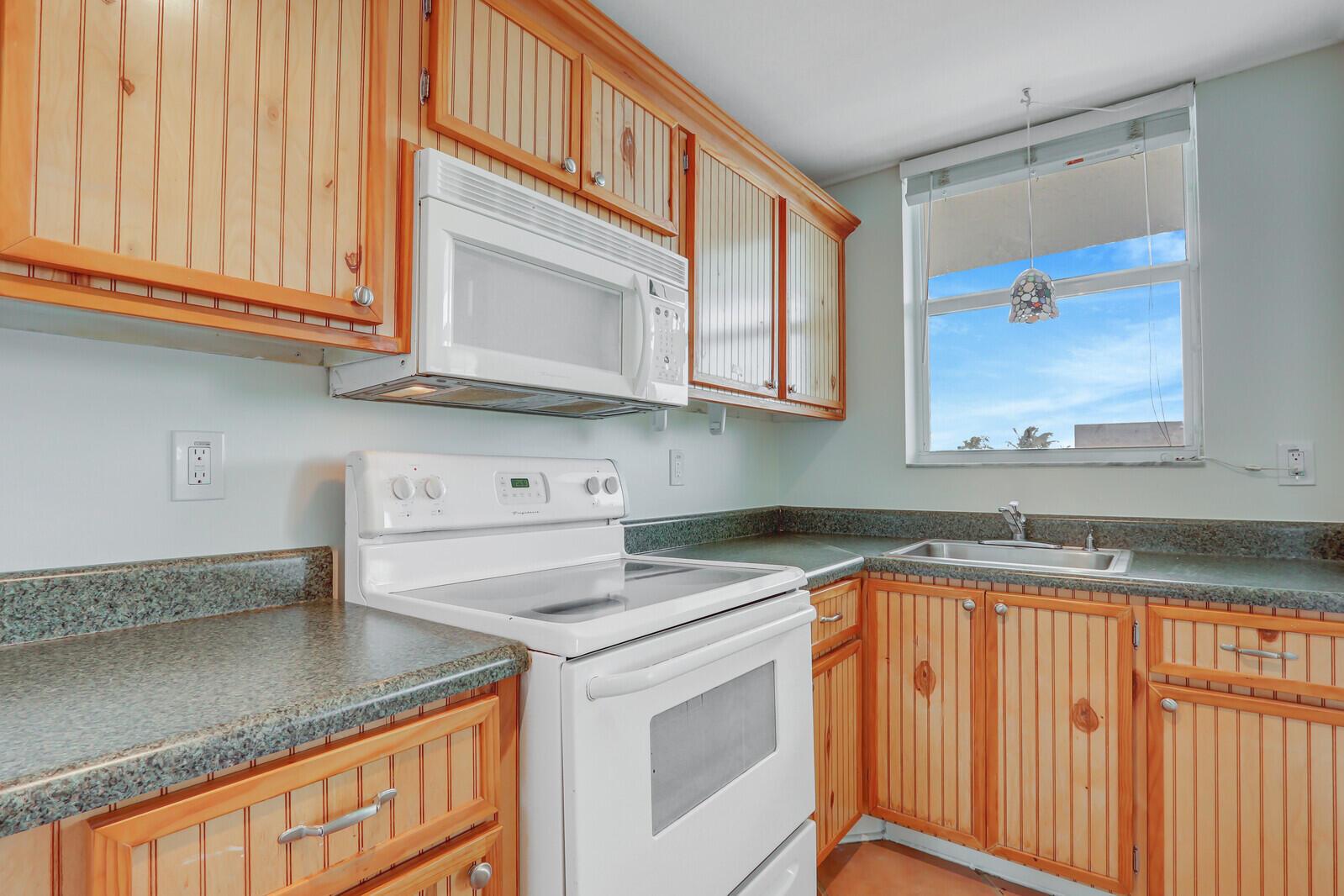 PARADISE VILLAS CONDO - Residential Lease