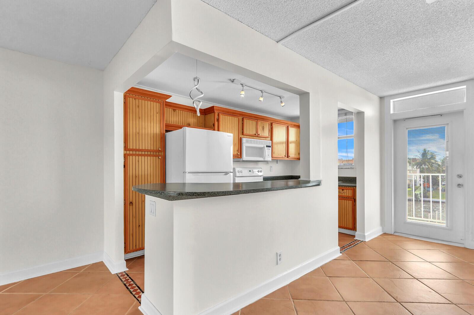 PARADISE VILLAS CONDO - Residential Lease