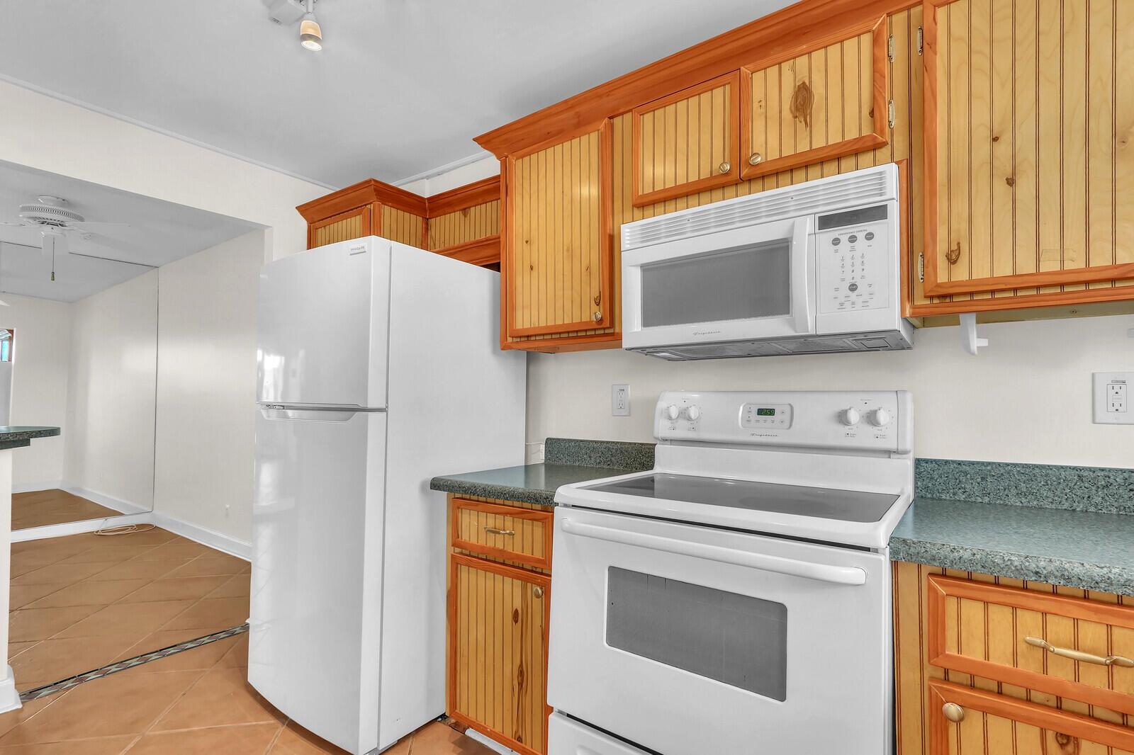 PARADISE VILLAS CONDO - Residential Lease