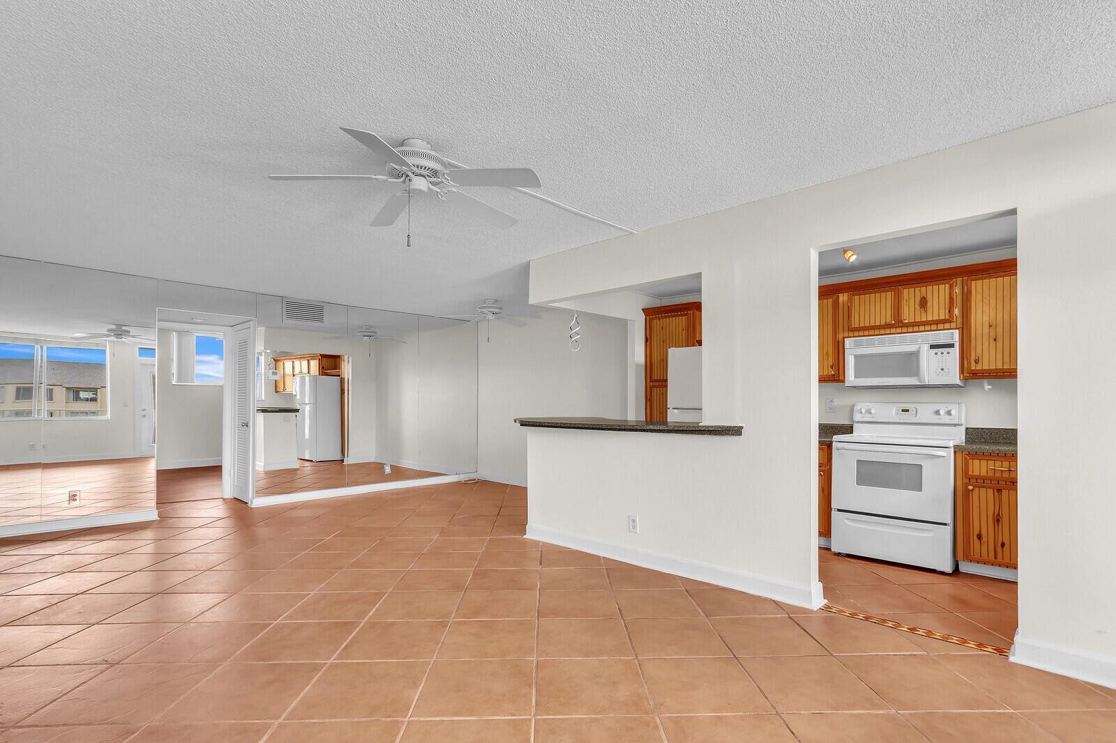 PARADISE VILLAS CONDO - Residential Lease