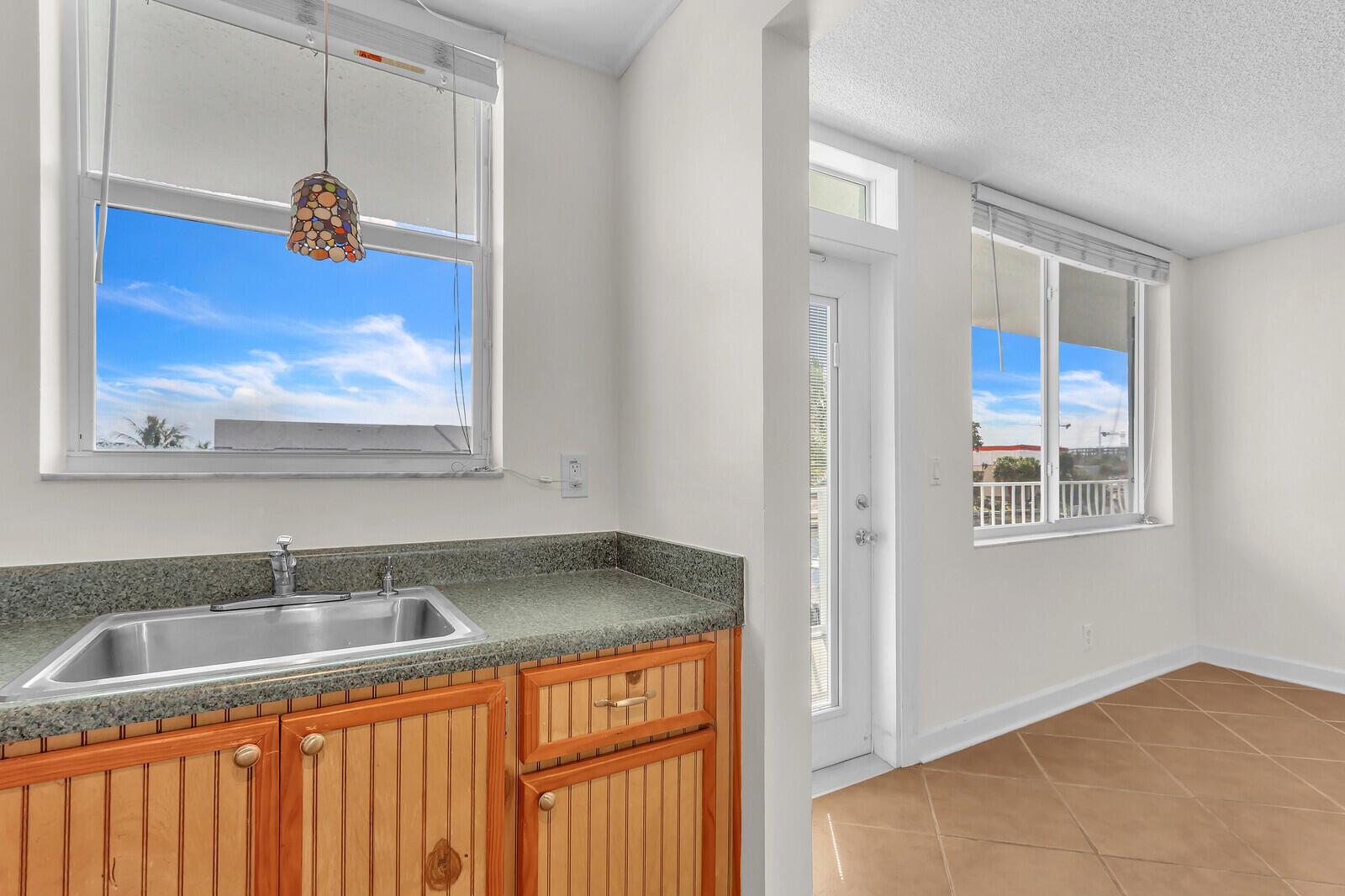 PARADISE VILLAS CONDO - Residential Lease