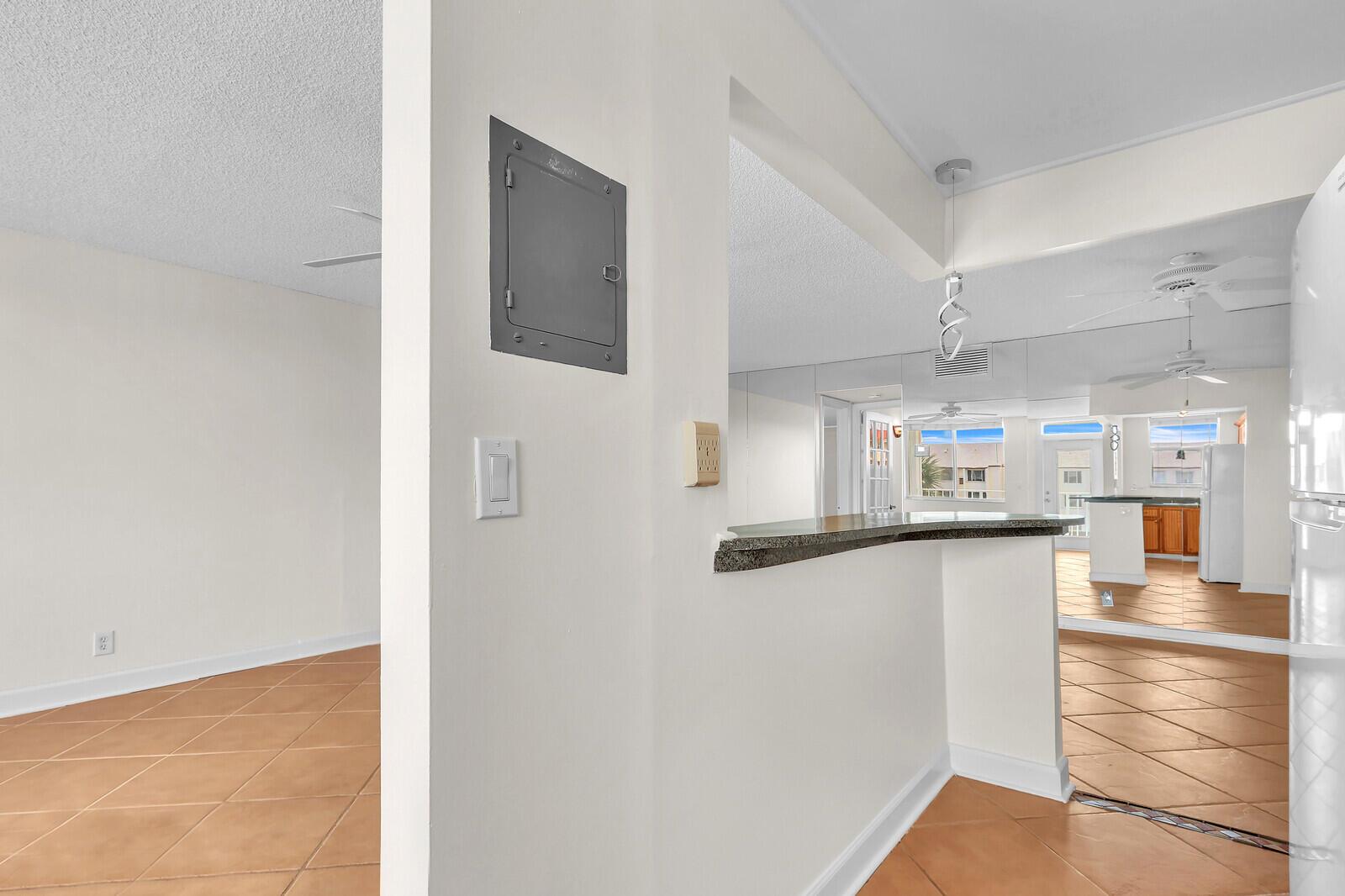 PARADISE VILLAS CONDO - Residential Lease