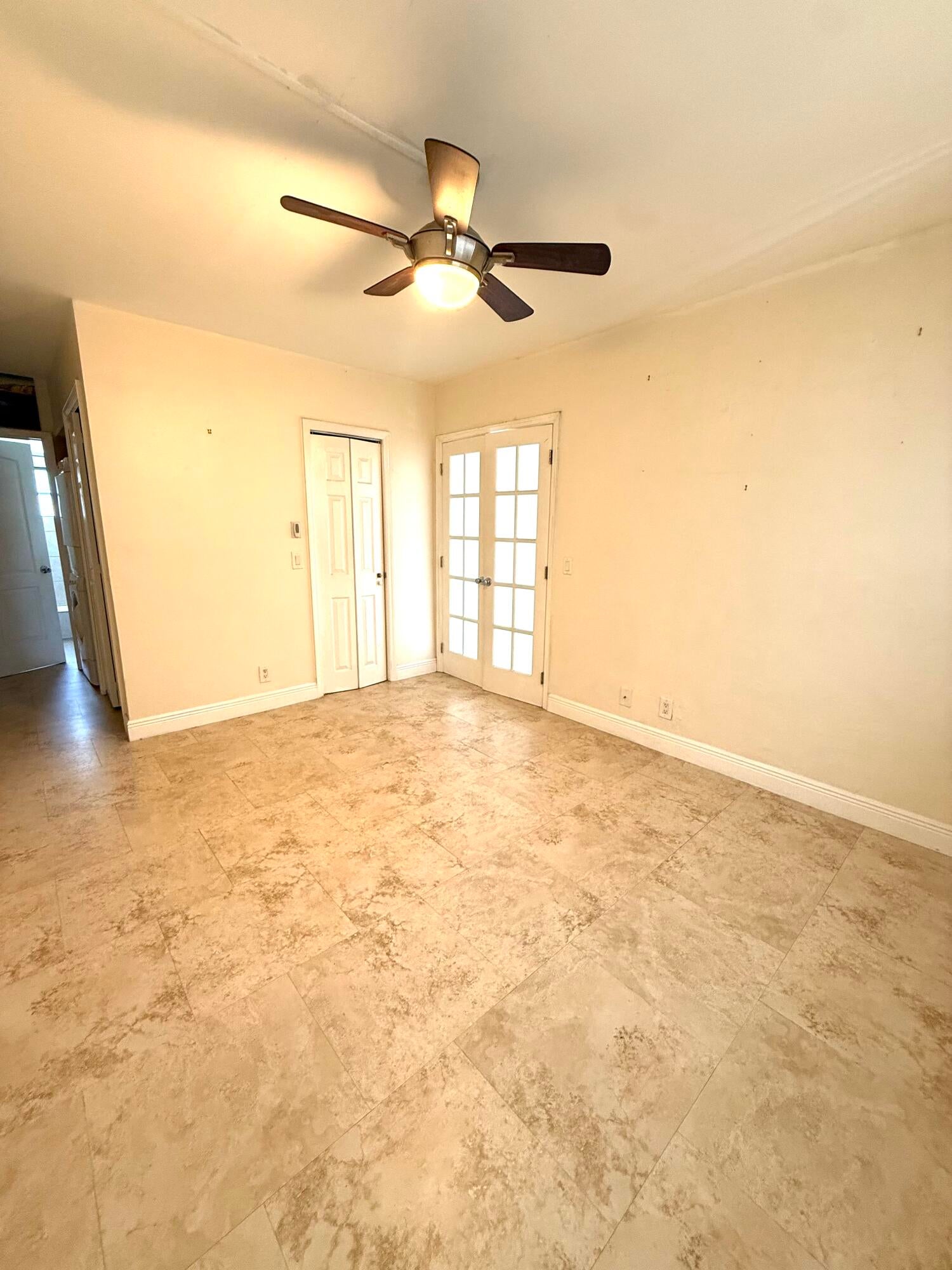 View photos, virtual tours, details... 1100 NE 9TH Avenue 202