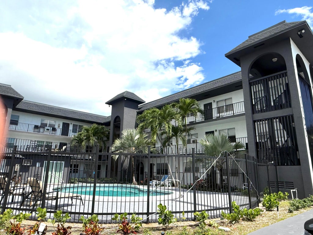 Photo of 1100 NE 9TH Avenue #202, Fort Lauderdale, FL 33304 (MLS # B26086203)