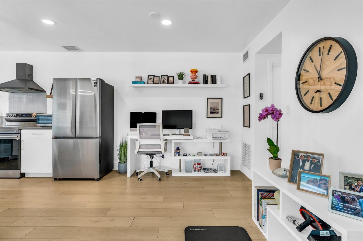 The Colonial Condo - Residential