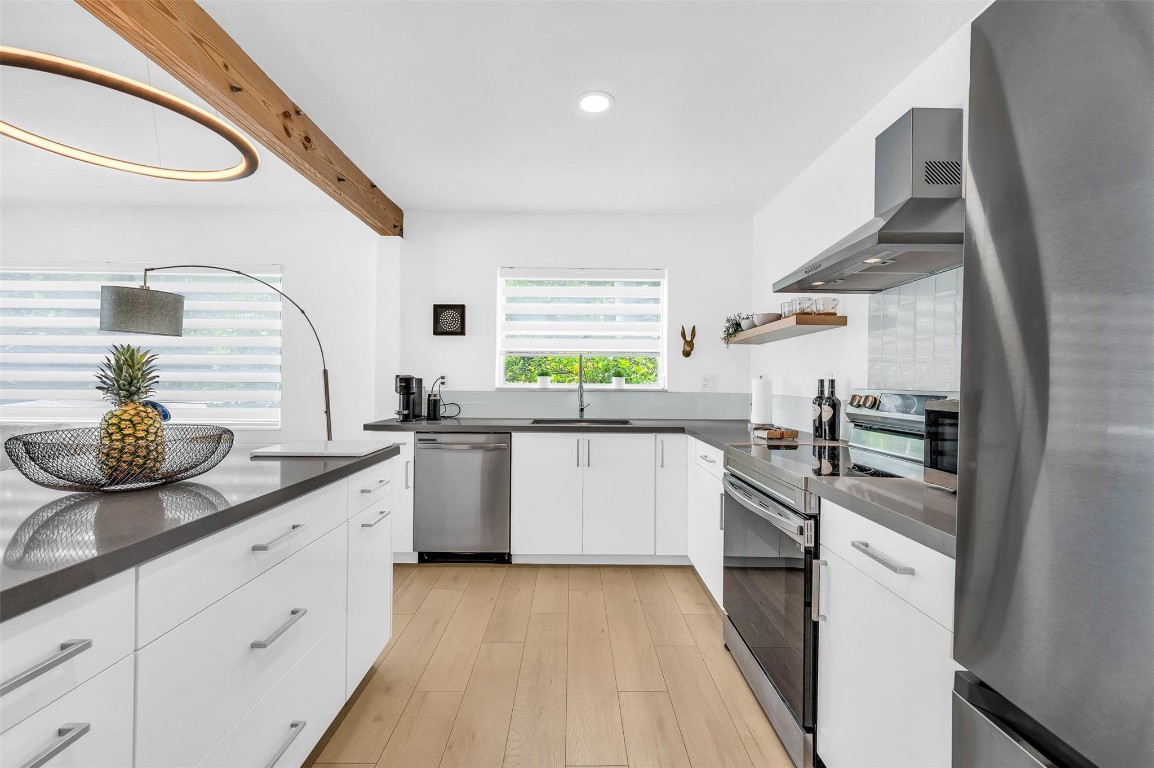 The Colonial Condo - Residential