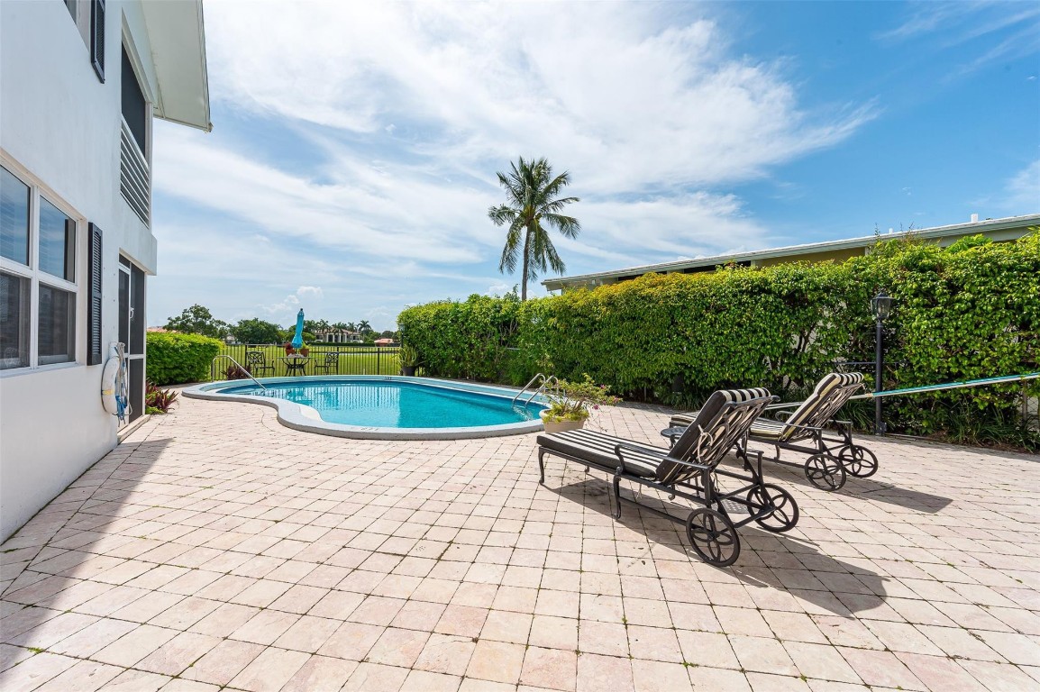 The Colonial Condo - Residential