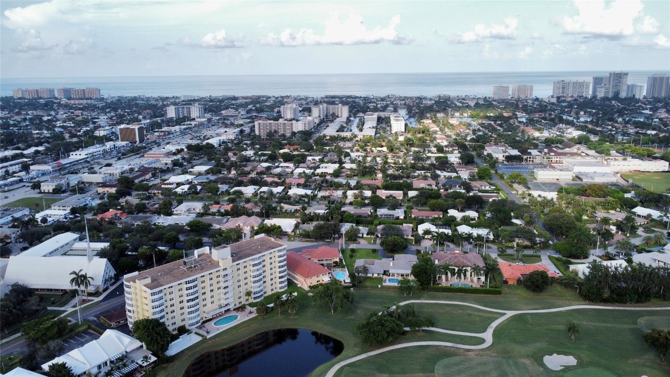 The Colonial Condo - Residential