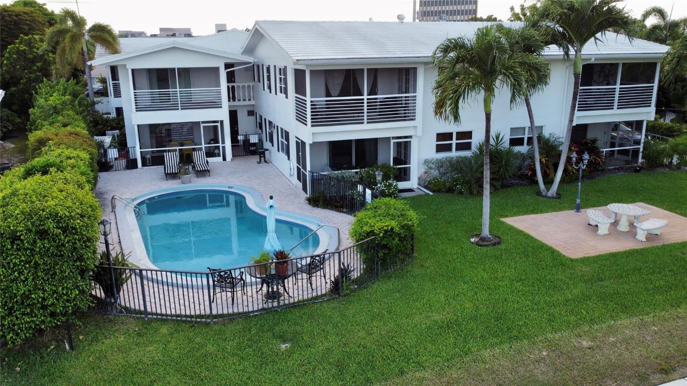 The Colonial Condo - Residential