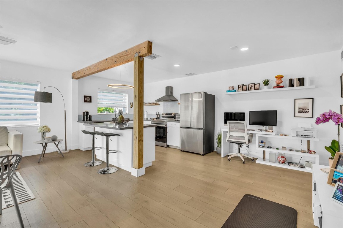 The Colonial Condo - Residential
