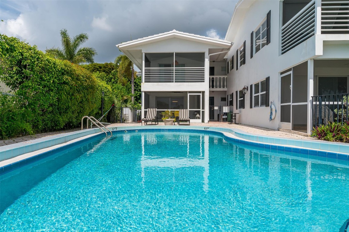 The Colonial Condo - Residential