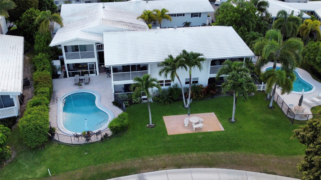 The Colonial Condo - Residential