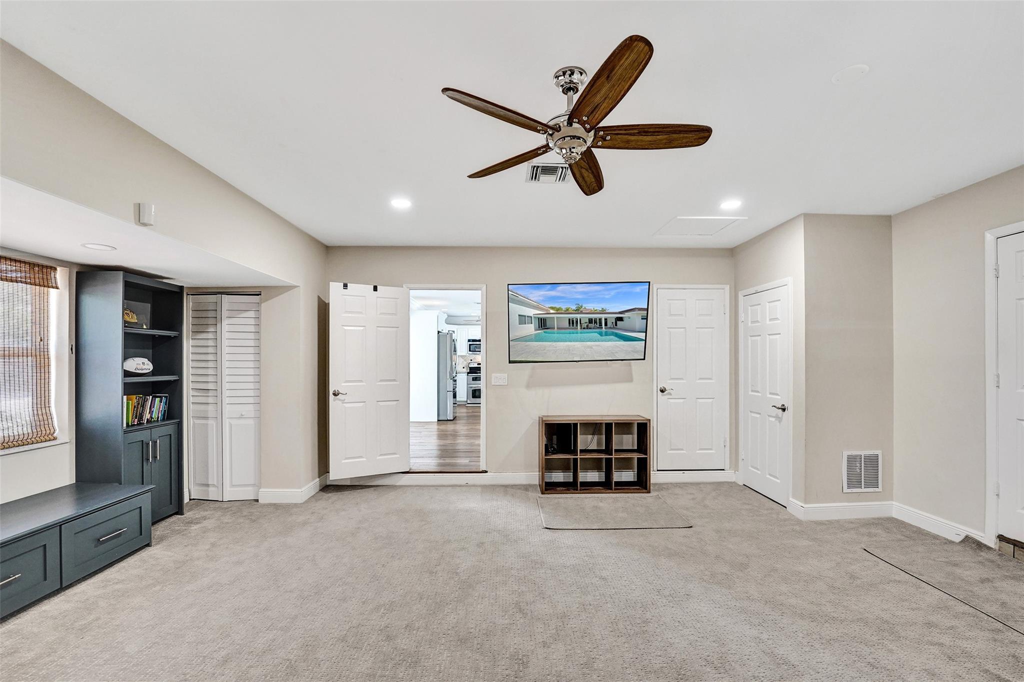CORAL RIDGE COUNTRY CLUB - Residential