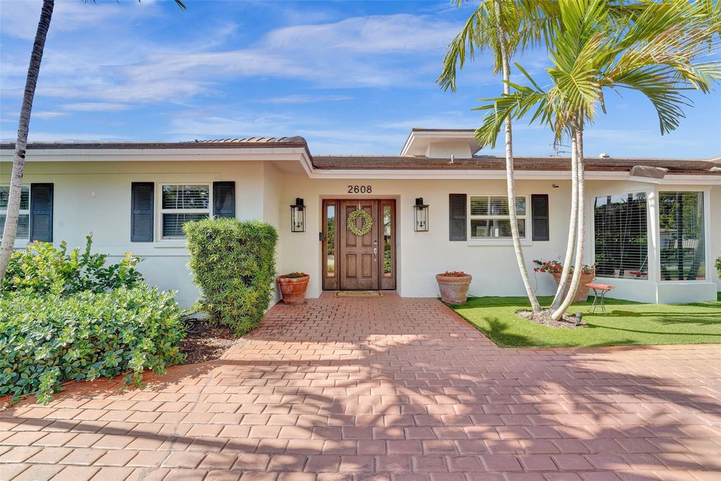 Photo of 2608 NE 35th St, Fort Lauderdale, FL 33306 (MLS # F10532781)