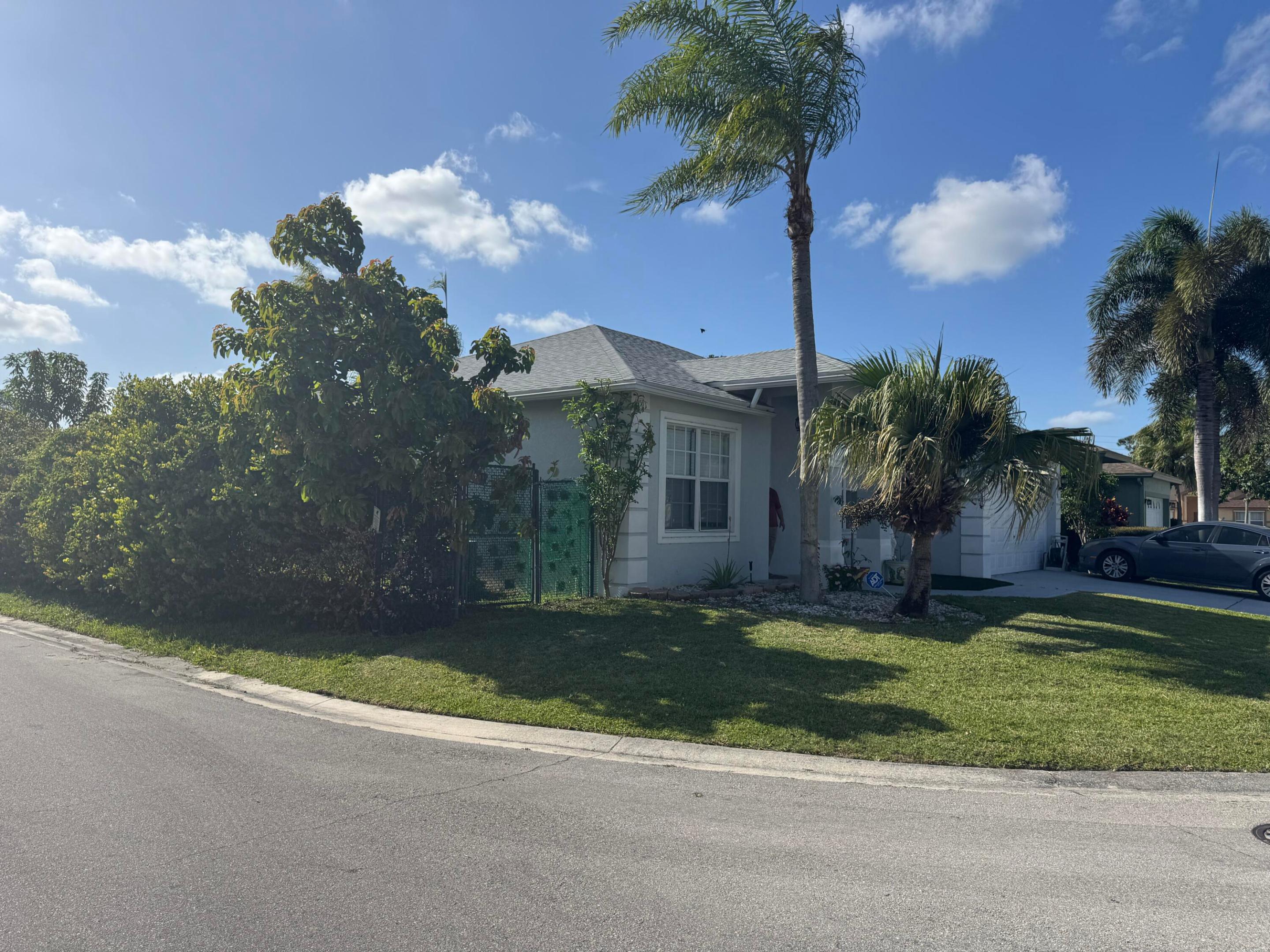 1011 Salmon Isle, Greenacres, FL, 33413/$489,900 3 1011 Salmon Isle