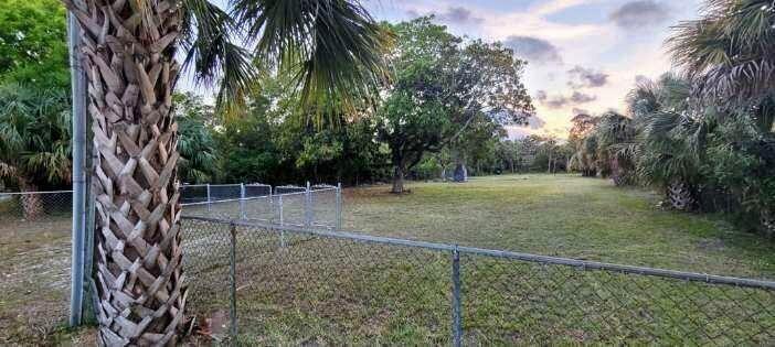 Photo of 1099 N HAVERHILL Road, Haverhill, FL 33417 (MLS # B26054157)