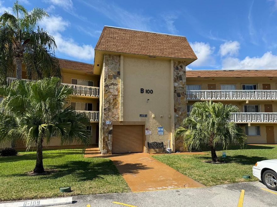 Wonderful 3rd floor breezy location w/ laminate floors throughout.Newer kitchen. Steps away from laundry, storage and elevator. One occupant must be  Age 55 plus.