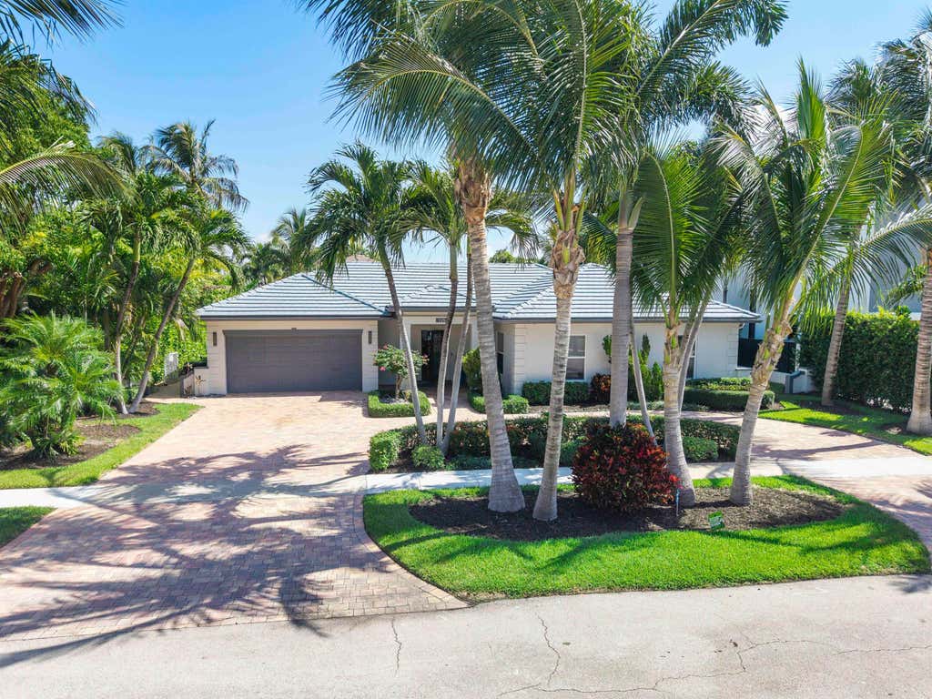 Photo of 725 NE 36th Street, Boca Raton, FL 33431 (MLS # B26046288)