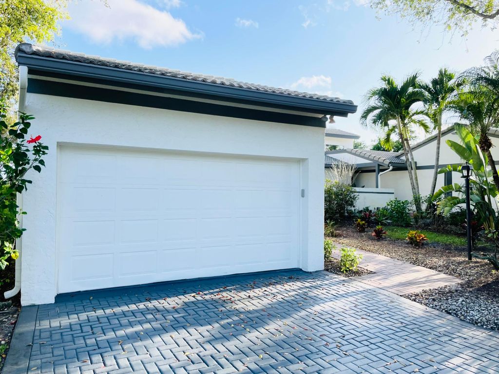 Photo of 70 Cambridge Lane, Boynton Beach, FL 33436 (MLS # R10963929)