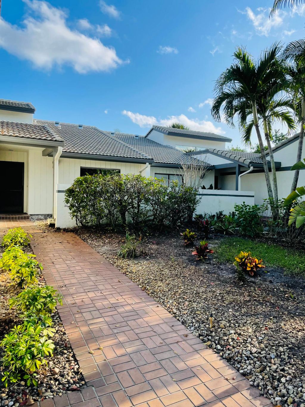 Photo of 70 Cambridge Lane, Boynton Beach, FL 33436 (MLS # R10963929)