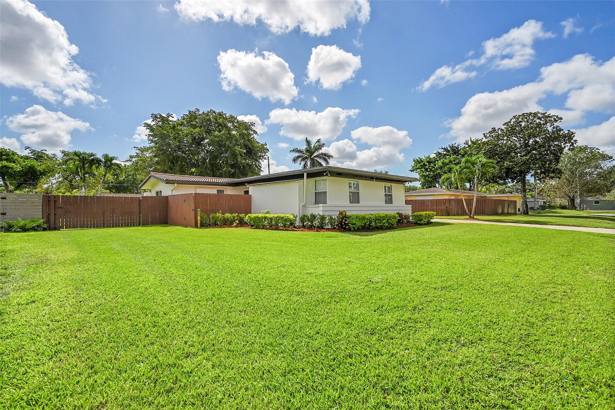 612 Orchid Dr