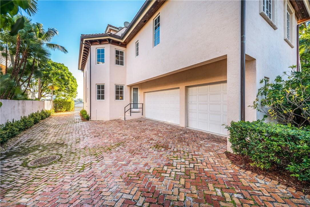 RIO VISTA ISLES - Residential