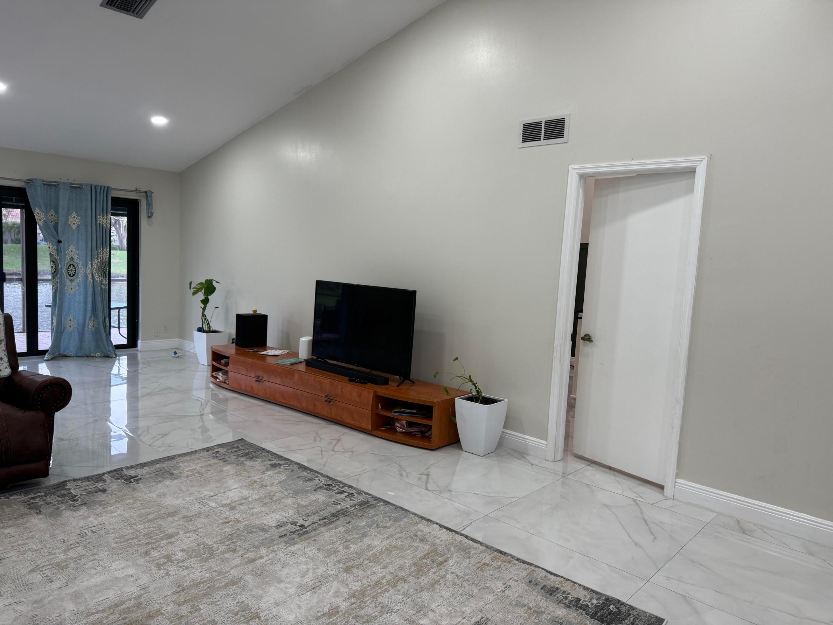 View photos, virtual tours, details... 6420 Via Tierra